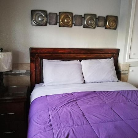 Suites Leon Rojo Tijuana Eksteriør bilde