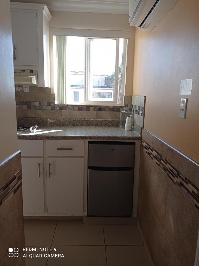 Suites Leon Rojo Tijuana Eksteriør bilde