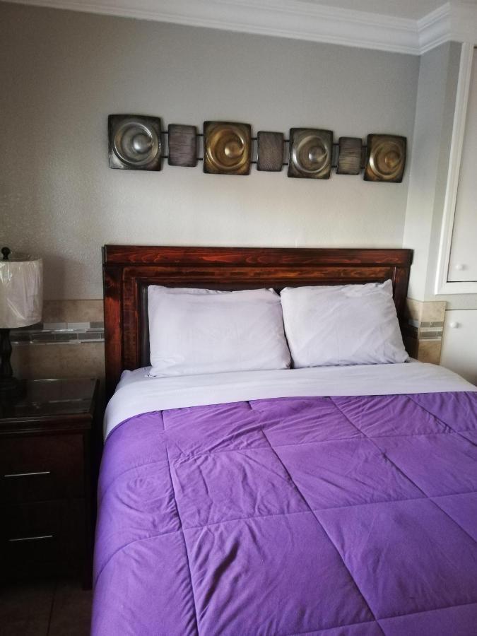 Suites Leon Rojo Tijuana Eksteriør bilde